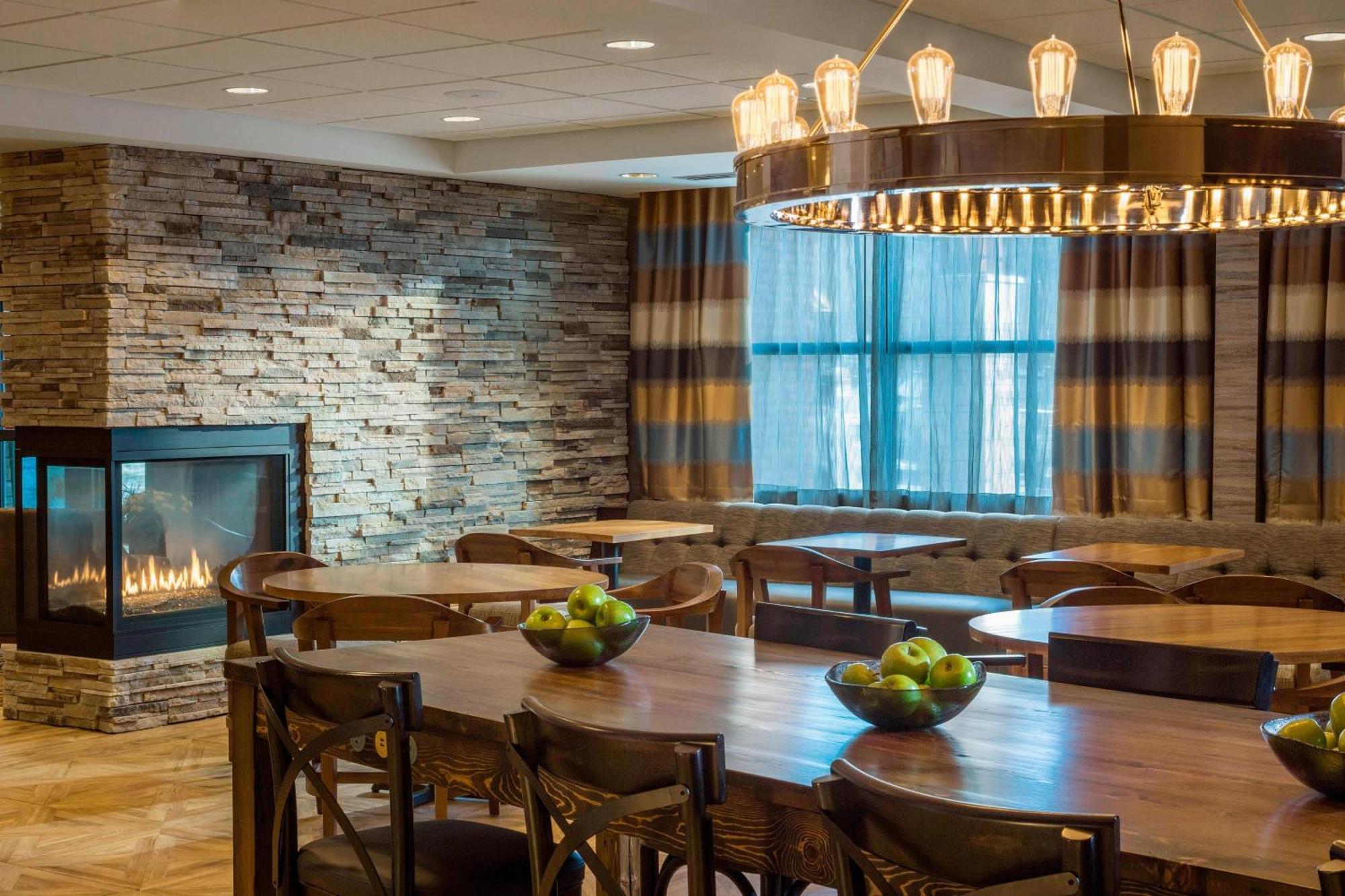 Fairfield By Marriott Waterbury Stowe Hotel Bagian luar foto