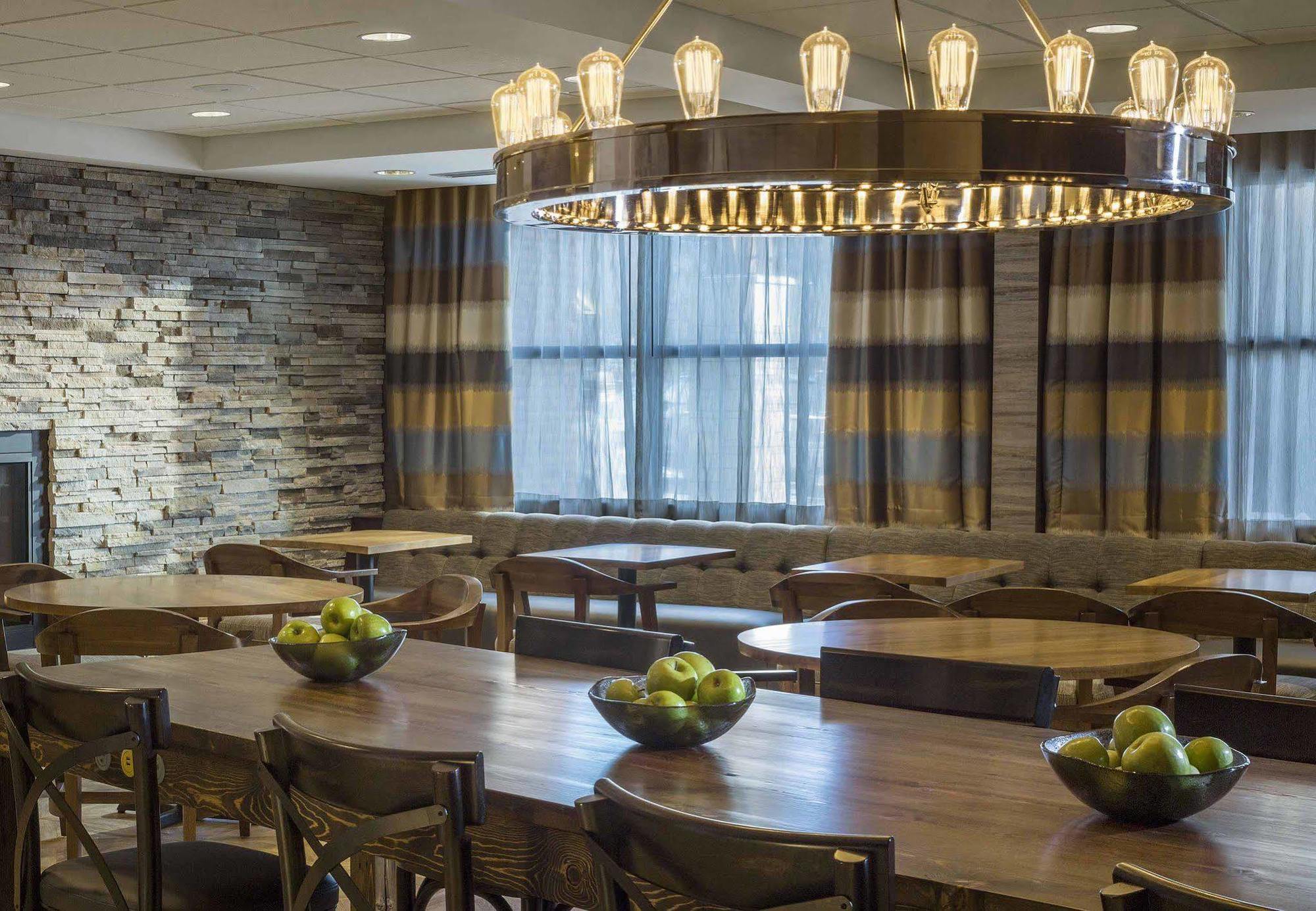 Fairfield By Marriott Waterbury Stowe Hotel Bagian luar foto